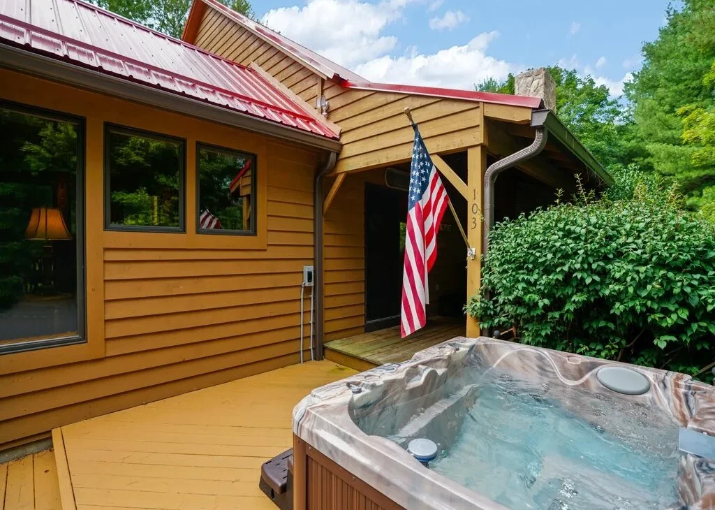 Cabin Hot tub rental in NC Blue Ridge Mountains